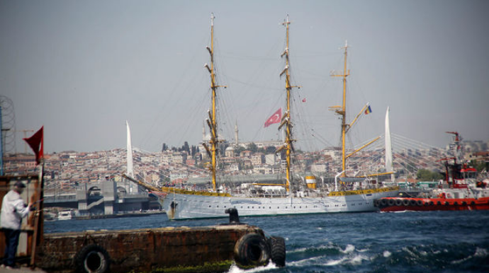 Rumıniya donanmasının tarixi təlim gəmisi İstanbul boğazında - FOTO - VİDEO 
