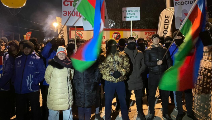 İştirakçılar tələblər yerinə yetirilənədək ərazini tərk etməyəcəklər   - FOTO