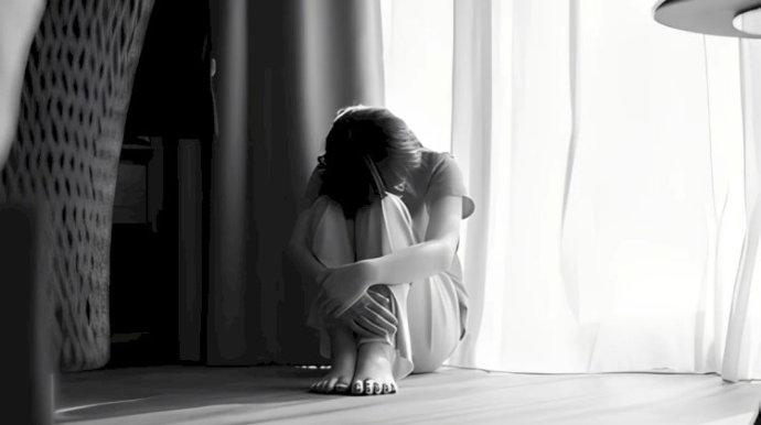 Biləsuvarda ana yemək üstündə qızına xəsarətlər yetirib