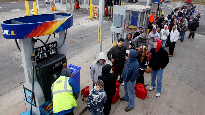 Kiyevdə benzin qıtlığı insanları velosiped və elektromobillərdən istifadəyə məcbur edib -VİDEO  