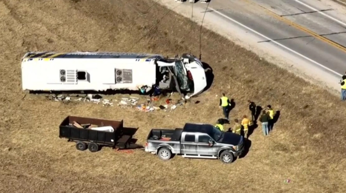 Komandanın avtobusu qəzaya uğradı: Ölən və xəsarət alanlar var 
