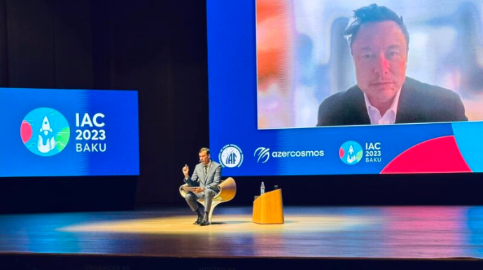 İlon Mask Bakıda keçirilən Beynəlxalq Astronavtika Konqresində sualları cavablandırır  - FOTO - YENİLƏNİB
