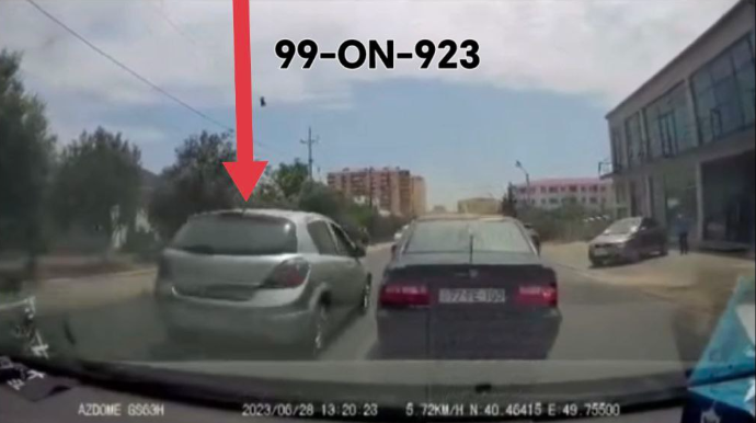 Bu sürücüdən uzaq durun: Qəza törədib qaçır - VİDEO