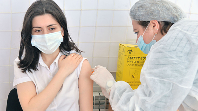 Mərkəzi Klinikada 6 nəfərlik say düzəlməsə, peyvənd vurulmur 