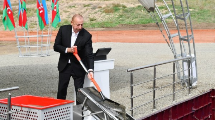 Prezident Cuvarlı kəndinin təməlini qoydu - YENİLƏNİB 