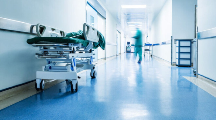 Yaşlı kişi küçədə dünyasını dəyişdi 