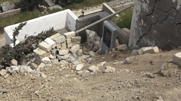 “Yaxşı, özünə ev tikirsən, bəs camaatın qəbri ilə nə işin var?” - VİDEO