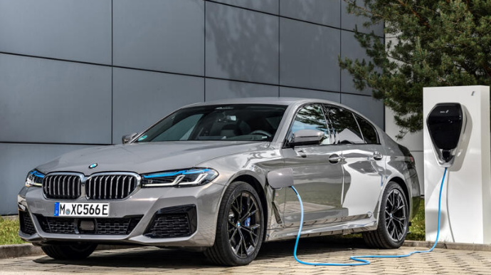 Ölkəyə 5 milyonluq hibrid avtomobillər gətirilib