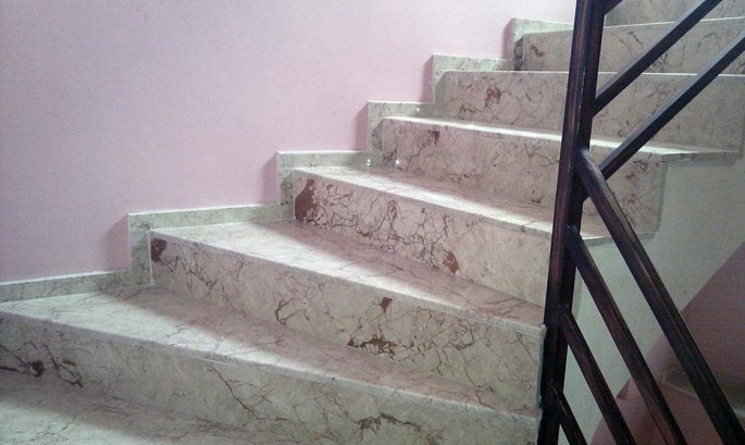 Bakıda 51 yaşlı kişi pilləkəndən yıxılıb öldü