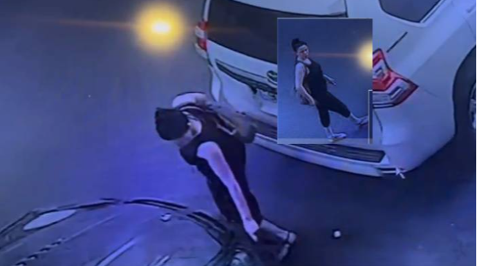 Bakıda qadın bahalı avtomobili qəsdən cızdı - REAL VİDEO 