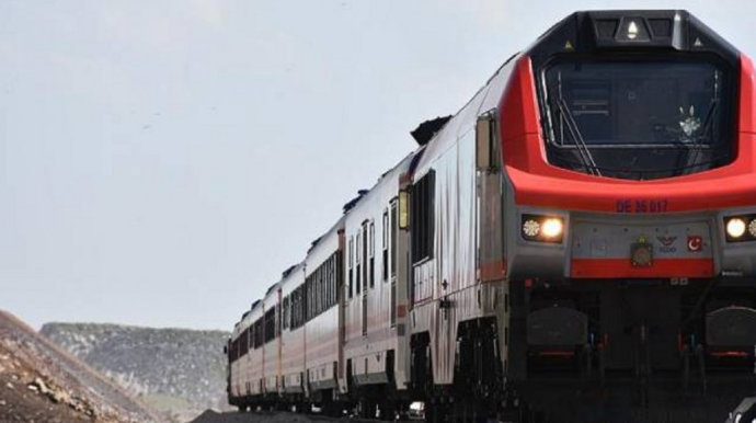 Ərdoğan BTQ-nin dəmir yolunun fəaliyyət göstərəcəyini deyib 