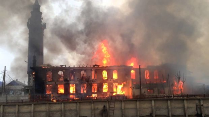 Azərbaycanda qardaşlar nəzirə görə iki məscidi yandırıb - RƏSMİ 