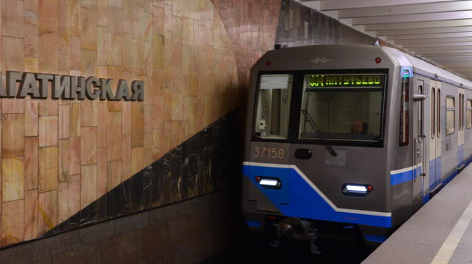 Moskva metrosunda uşaq doğuldu 