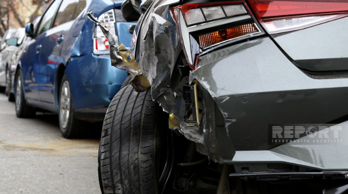 Bakıda iki avtomobil toqquşub, xəsarət alan var 