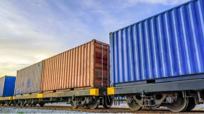 Martda dəmir yolu ilə yükdaşımalar artıb 