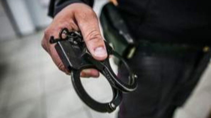 Bakıda 1 milyonluq dələduzluq edən şəxsə narkotik aparan qardaşı saxlanıldı