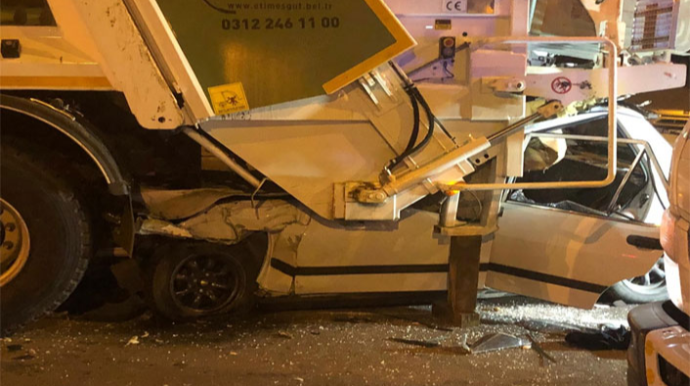 Avtomobil zibil maşınının altına girdi:   sürücü öldü  - FOTO