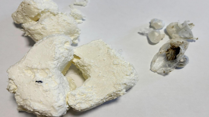 Həbsxanaya pendirin içində narkotik vasitə keçirmək istədi 