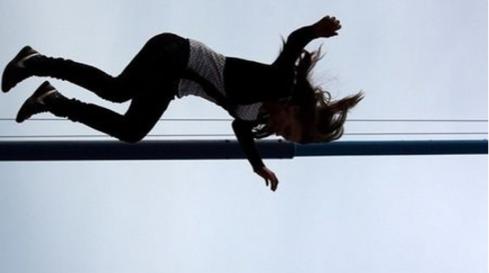 Bakıdakı sığınacaqda pəncərədən yıxılan 16 yaşlı qız öldü 