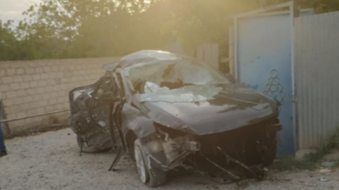 Bərdədə ağır qəzada maşın bu hala düşdü: iki nəfər xəsarət alıb  - FOTO