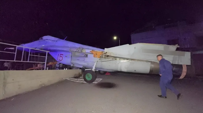 Rusiyaya məxsus hərbi təyyarə Ermənistanda zədələndi – VİDEO