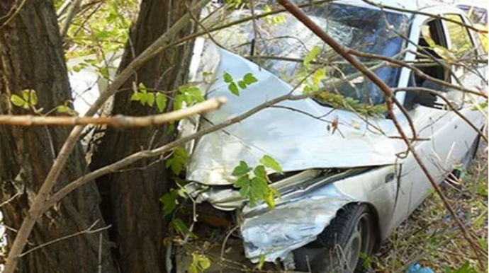 Xaçmazda maşın ağaca çırpıldı - Sürücü öldü 