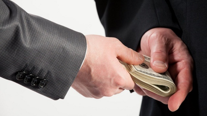 Bakıda polis nəzarətində olan məktəb direktoru qaçdı