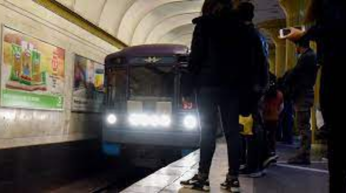 Bakı metrosunda problem: Sərnişinləri boşaltdılar 