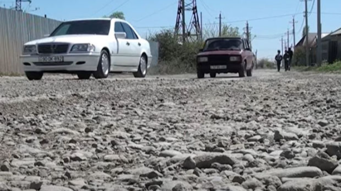 Şəmkirdə təmirə həsrət qalan yol - VİDEO 