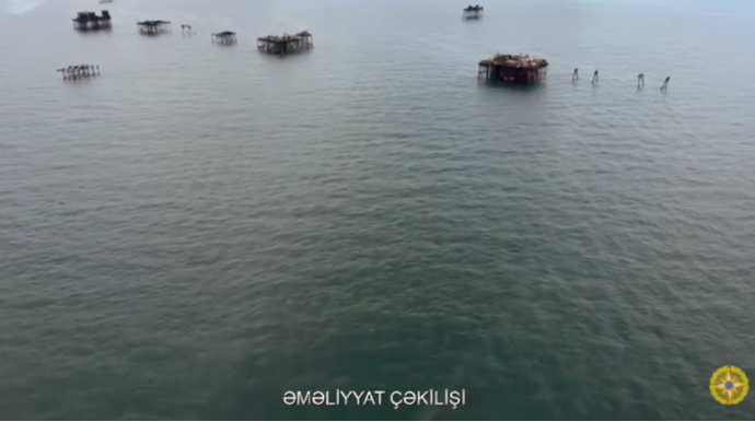 Neft Daşlarının yaxınlığında balıqçı batdı: Helikopter cəlb olundu - VİDEO 