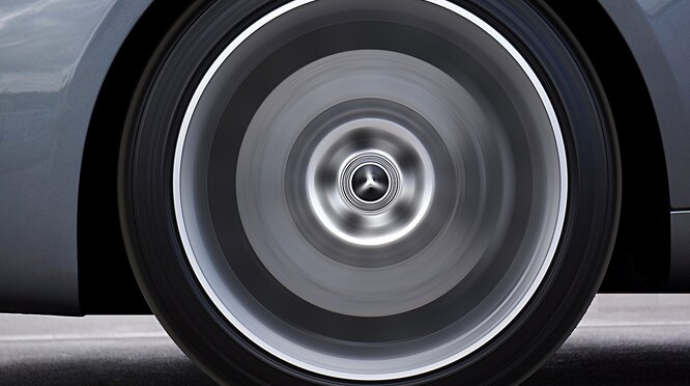 В какую сторону вращается воздух в колесе при движении автомобиля