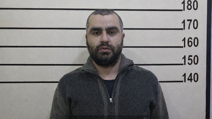 Televiziya əməkdaşı adı ilə pul tələb edən şəxs saxlanıldı   - FOTO