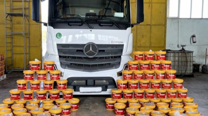 İrandan Niderlanda yarım ton heroin aparan maşın Naxçıvanda saxlanıldı  - FOTO