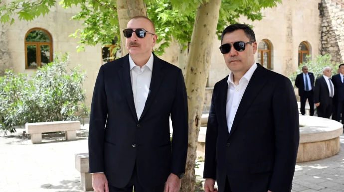 İlham Əliyev Japarovu Azərbaycana səfərə dəvət etdi 