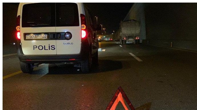 Suraxanıda iki qonşunu avtomobil vurub