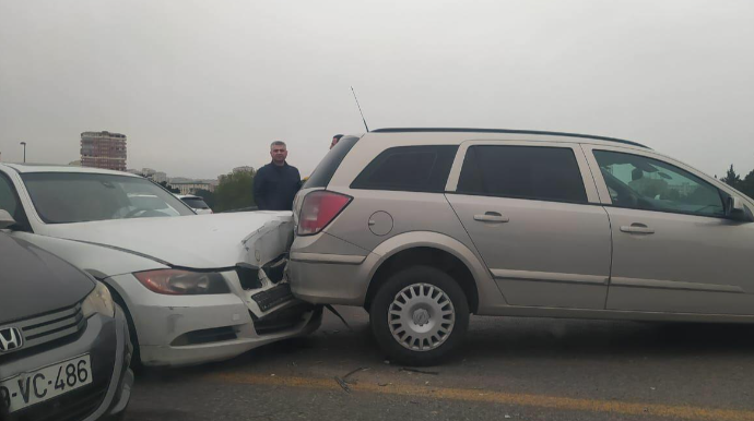 Azadlıq prospektində qəza olub, tıxac var - FOTO