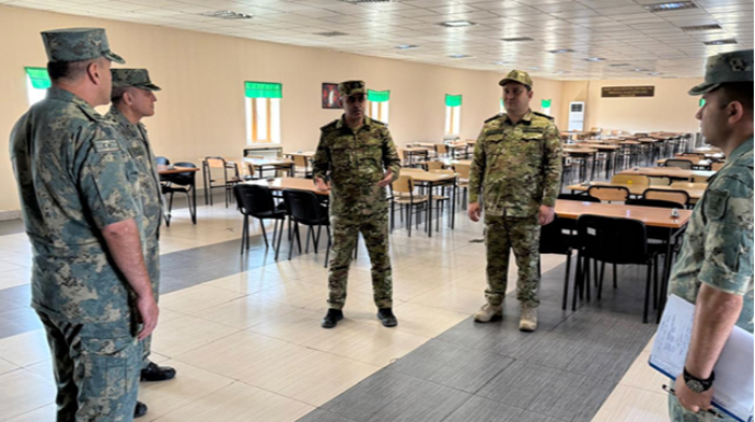 Hərbi prokuror hərbi qulluqçularla görüşdü - FOTO