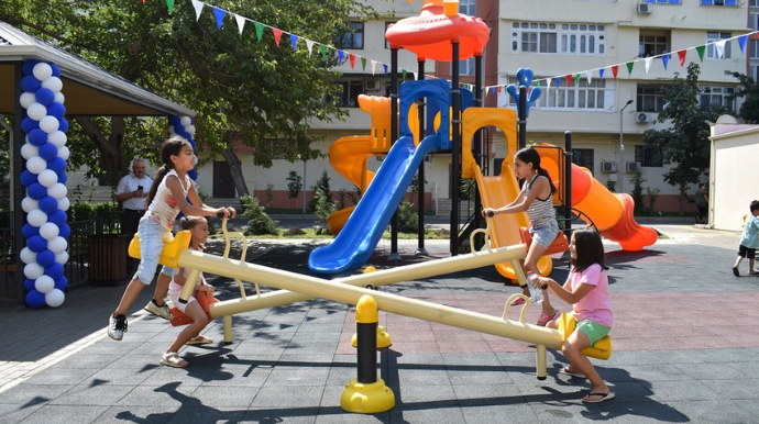 Bakıda daha bir həyət yenilənib  - FOTO