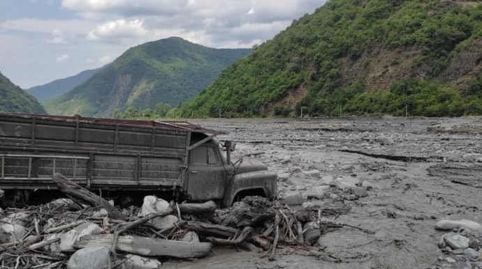 Çayda köməksiz vəziyyətdə qalanlar xilas edildi - FOTO