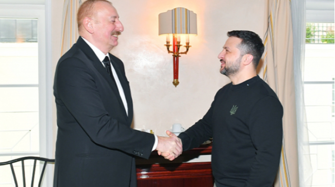 İlham Əliyev Zelenski ilə görüşdü  - FOTO