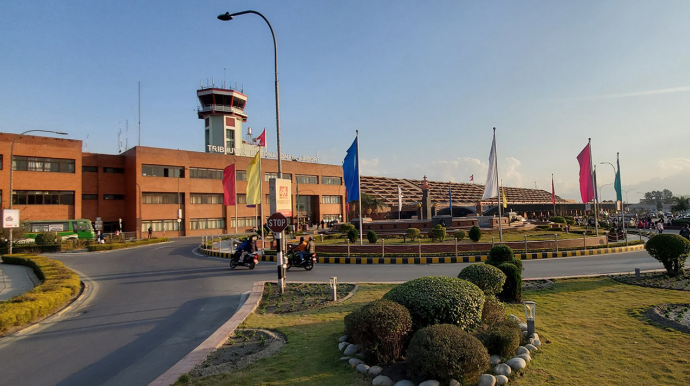 İğtişaşlara görə bağlanan aeroport açıldı 