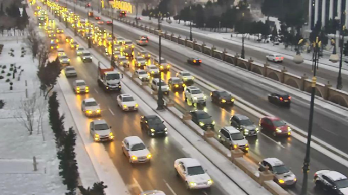 Qarlı havada paytaxt yollarındakı vəziyyət - FOTO - YENİLƏNİB