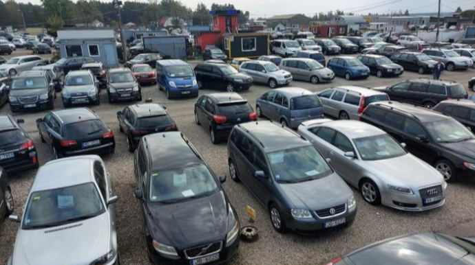 Latviya sərxoş sürücülərdən alınan 8 avtomobili Ukraynaya verəcək 