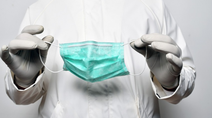 Səhiyyə naziri maska ​​taxmadığına görə cərimələnib 