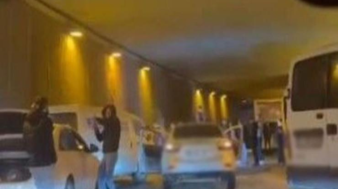 Gənclər tuneldə rəqs etdi, YOL BAĞLANDI 