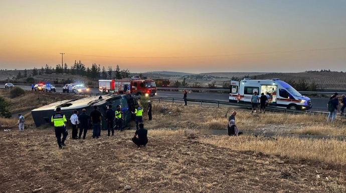 Türkiyədə sərnişin avtobusu aşdı: Çox sayda yaralı var - VİDEO