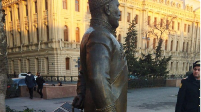 Hacı Zeynalabdin Tağıyevin abidəsinə zərər vuranlar saxlanıldı: Heykəl bərpa olundu -  FOTO - VİDEO 