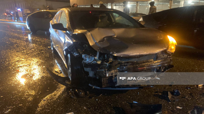 Bakıda “Hyundai” qəza törətdi  - FOTO