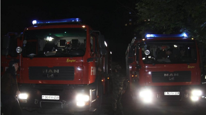 Bakıda yaşayış binasında yanğın olub, sakinlər təxliyə edilib