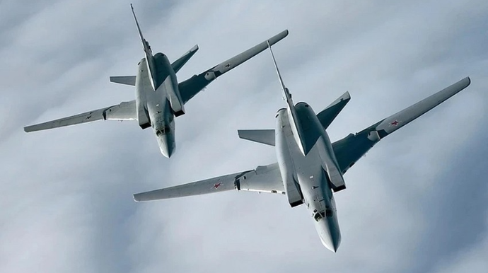 Над Каспийским морем совершили плановый полет Ту-22М3 и МиГ-31 с "Кинжалом"